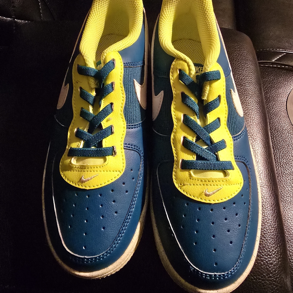 Nike Kids Sneakers in Blue and Yellow